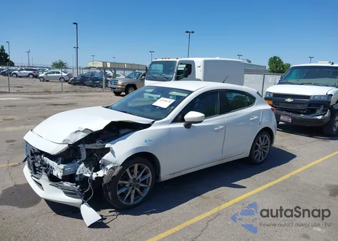 2018 Mazda 3 Touring z USA, uszkodzony, nr VIN 3MZBN1L38JM167174